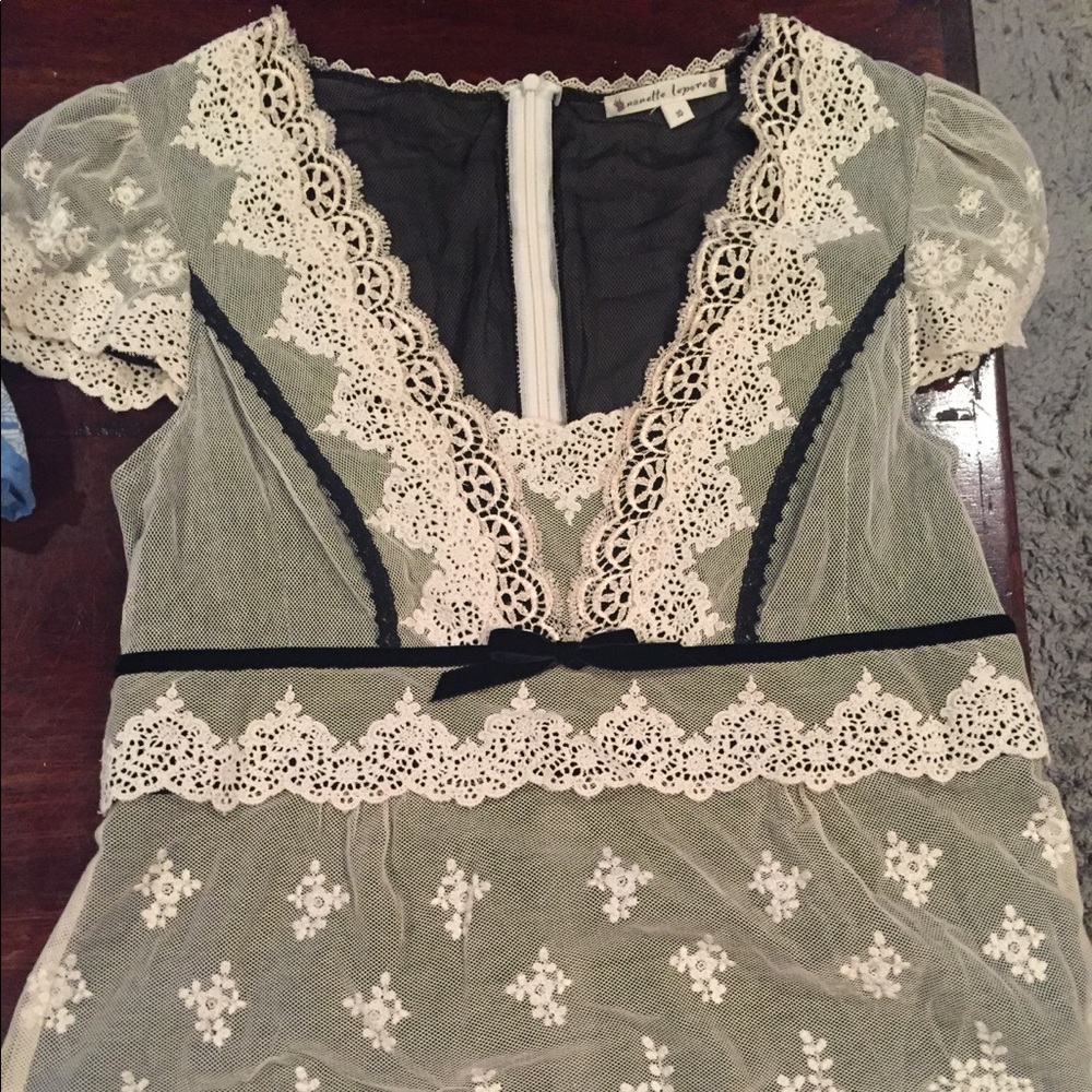Nanette Lapore gorgeous black and ivory blouse
